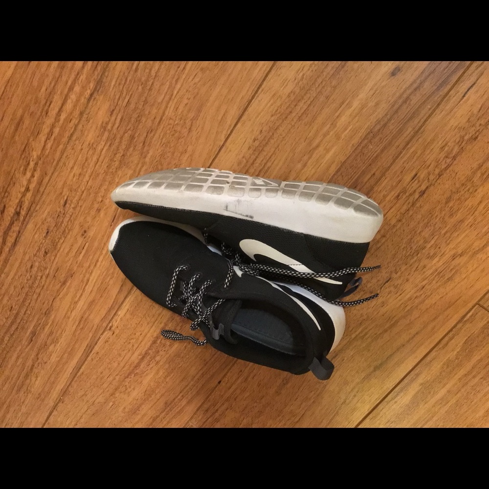 Nike Rosches - Picture 3 of 4